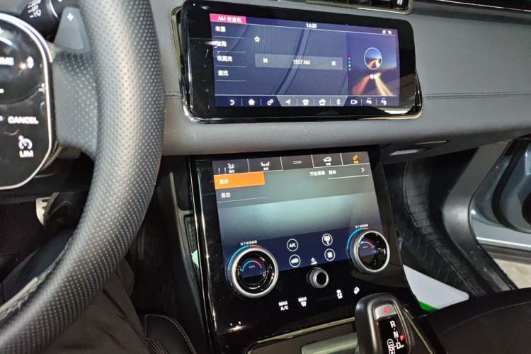 Used Land Rover Range Evoque 2020 249 PS R-DYNAMIC SE Sport Technology Edition Audio And AC Panel