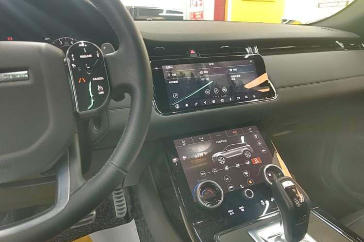 Used Land Rover Range Evoque 2020 249 PS R-DYNAMIC SE Sport Technology Edition Audio And AC Panel