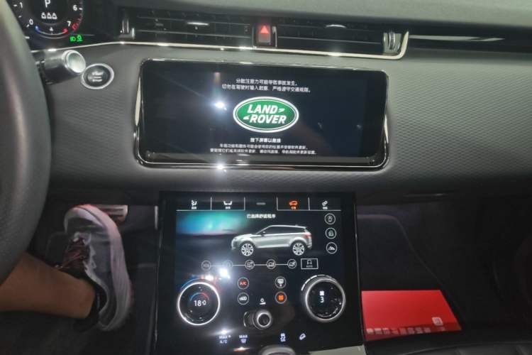 Used Land Rover Range Evoque 2020 249 PS R-DYNAMIC S Black Edition Sport Version Audio And AC Panel