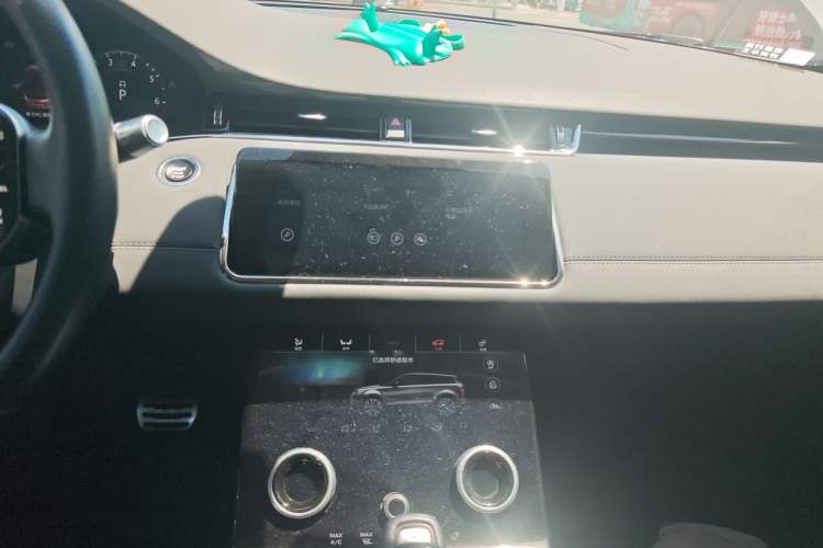 Used Land Rover Range Evoque 2020 249 PS R-DYNAMIC SE Sport Technology Edition Audio And AC Panel