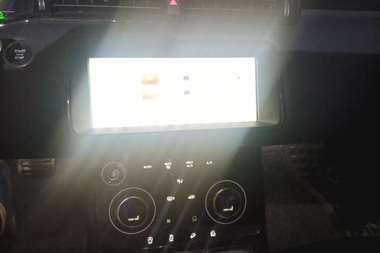 Used Land Rover Range Evoque 2020 249 PS R-DYNAMIC S Sport Edition Audio And AC Panel