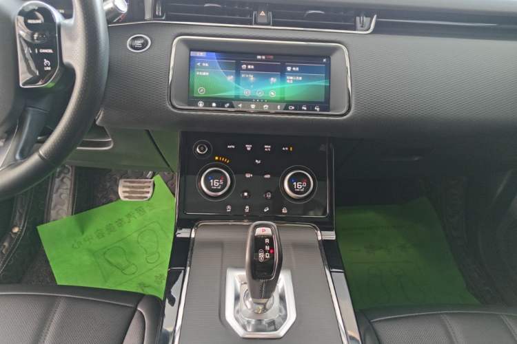 Used Land Rover Range Evoque 2020 249 PS R-DYNAMIC S Sport Edition Audio And AC Panel