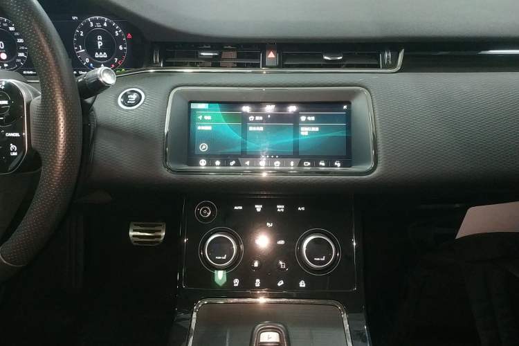 Used Land Rover Range Evoque 2020 249 PS R-DYNAMIC S Sport Edition Audio And AC Panel