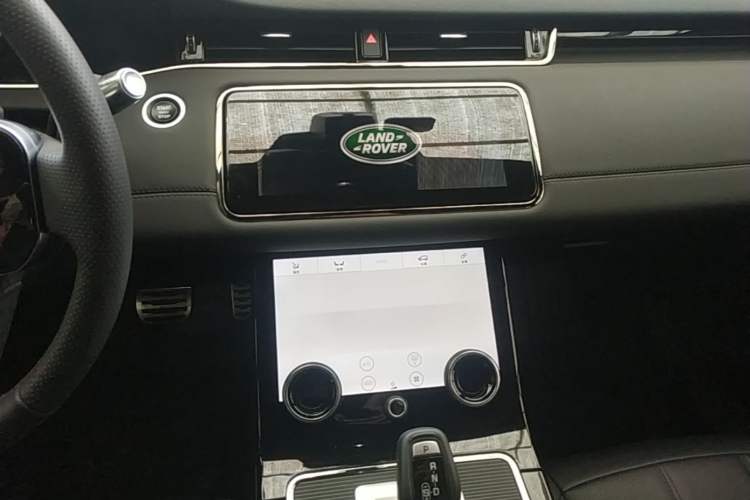 Used Land Rover Range Evoque 2020 249 PS R-DYNAMIC SE Sport Technology Edition Audio And AC Panel