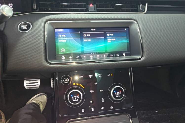 Used Land Rover Range Evoque 2020 249 PS R-DYNAMIC S Sport Edition Audio And AC Panel