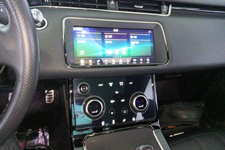 Used Land Rover Range Evoque 2020 249 PS R-DYNAMIC S Sport Edition Audio And AC Panel