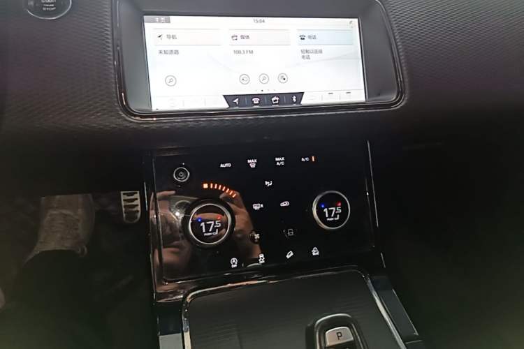 Used Land Rover Range Evoque 2020 249 PS R-DYNAMIC S Sport Edition Audio And AC Panel