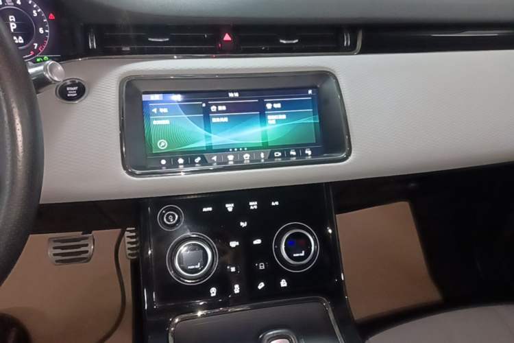 Used Land Rover Range Evoque 2020 249 PS R-DYNAMIC S Sport Edition Audio And AC Panel