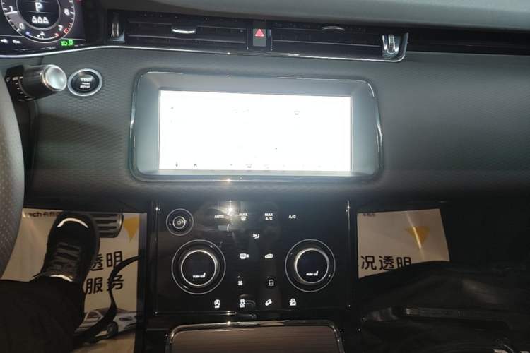 Used Land Rover Range Evoque 2020 249 PS R-DYNAMIC S Sport Edition Audio And AC Panel