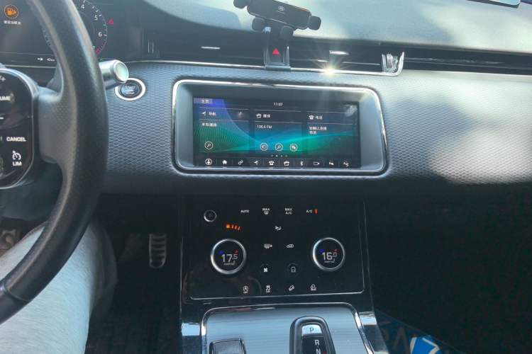 Used Land Rover Range Evoque 2020 249 PS R-DYNAMIC S Sport Edition Audio And AC Panel