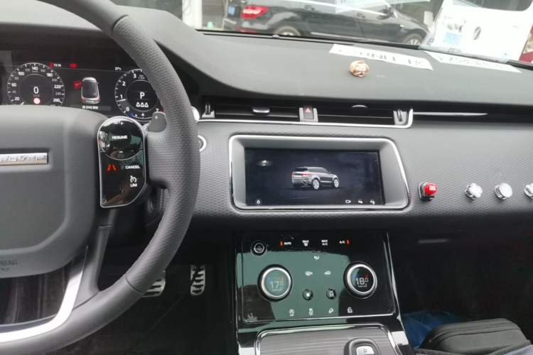 Used Land Rover Range Evoque 2020 249 PS R-DYNAMIC S Black Edition Sport Version Audio And AC Panel