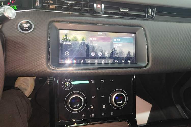 Used Land Rover Range Evoque 2020 249 PS R-DYNAMIC S Black Edition Sport Version Audio And AC Panel