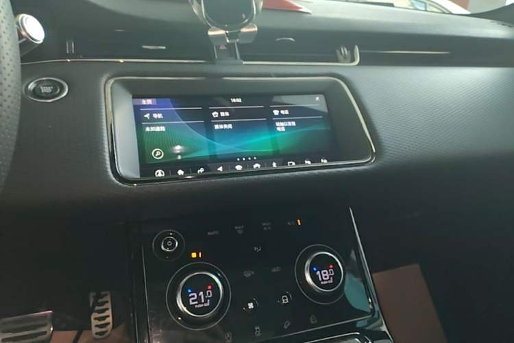Used Land Rover Range Evoque 2020 249 PS R-DYNAMIC S Sport Edition Audio And AC Panel