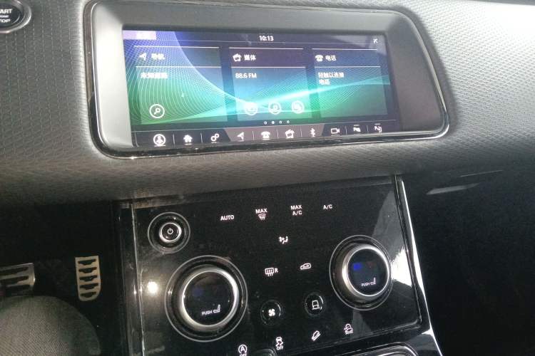Used Land Rover Range Evoque 2020 249 PS R-DYNAMIC S Sport Edition Audio And AC Panel
