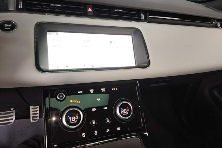 Used Land Rover Range Evoque 2020 249 PS R-DYNAMIC S Sport Edition Audio And AC Panel