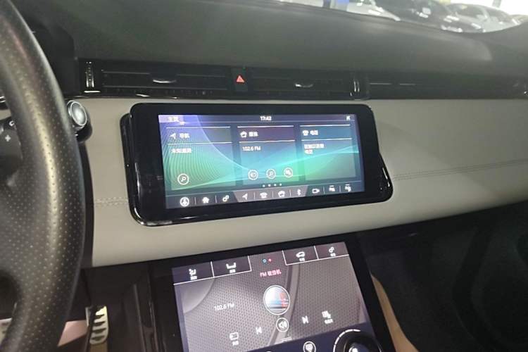 Used Land Rover Range Evoque 2020 249 PS R-DYNAMIC SE Sport Technology Edition Audio And AC Panel