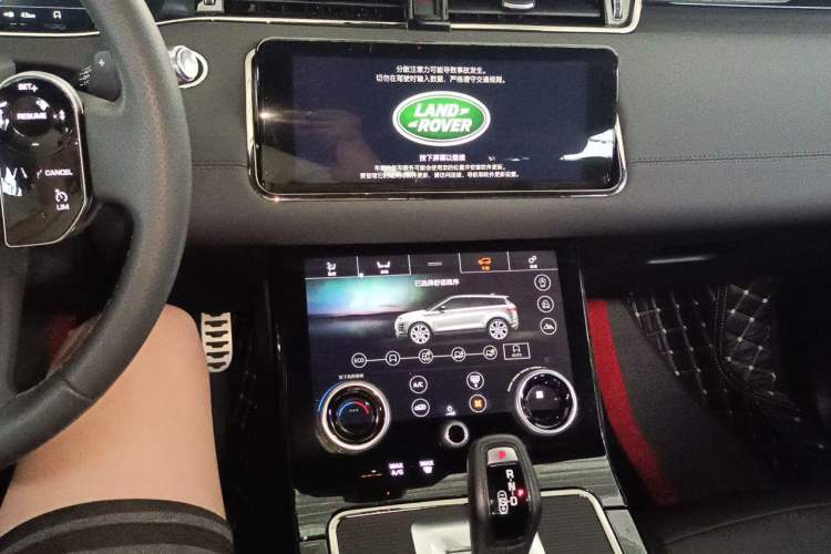 Used Land Rover Range Evoque 2020 249 PS R-DYNAMIC S Blackened Sport Technology Edition Audio And AC Panel