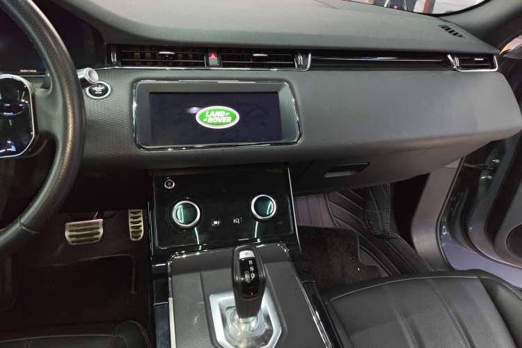 Used Land Rover Range Evoque 2020 249 PS R-DYNAMIC S Sport Edition Audio And AC Panel