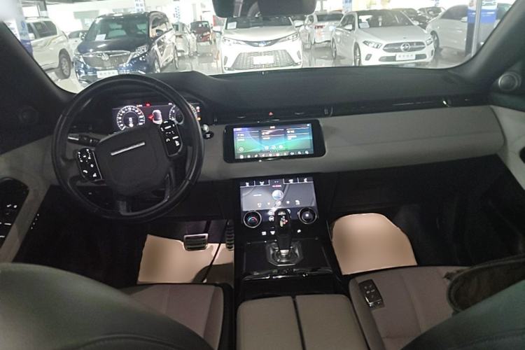Used Land Rover Range Evoque 2020 249 PS R-DYNAMIC SE Sport Technology Edition Center Console
