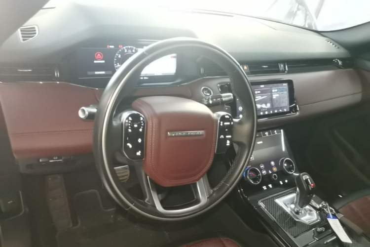 Used Land Rover Range Evoque 2020 249 PS R-DYNAMIC S Blackened Sport Technology Edition Center Console