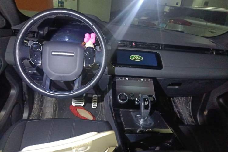 Used Land Rover Range Evoque 2020 249 PS R-DYNAMIC SE Sport Technology Edition Center Console