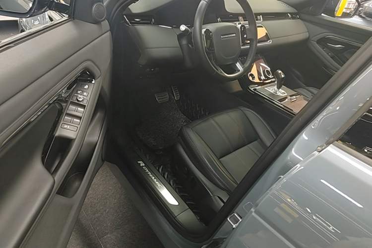 Used Land Rover Range Evoque 2020 249 PS R-DYNAMIC SE Sport Technology Edition Driver Seat