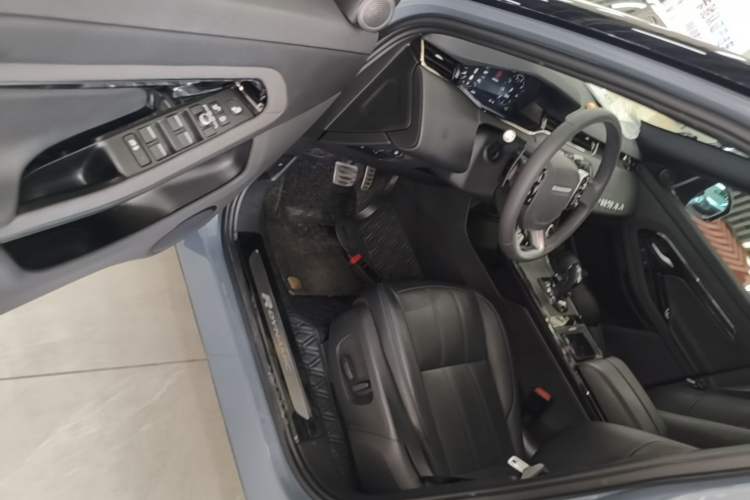 Used Land Rover Range Evoque 2020 249 PS R-DYNAMIC S Black Edition Sport Version Driver Seat