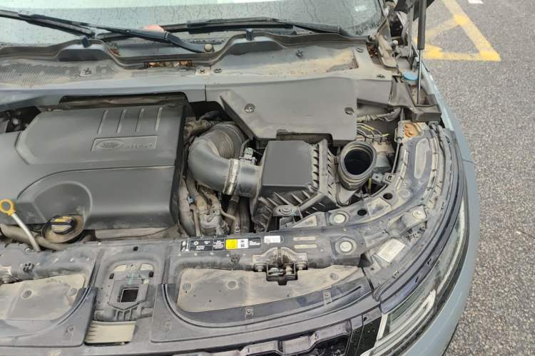 Used Land Rover Range Evoque 2020 249 PS R-DYNAMIC S Black Edition Sport Version Engine Bay Left