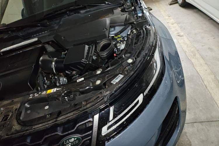 Used Land Rover Range Evoque 2020 249 PS R-DYNAMIC SE Sport Technology Edition Engine Bay Left