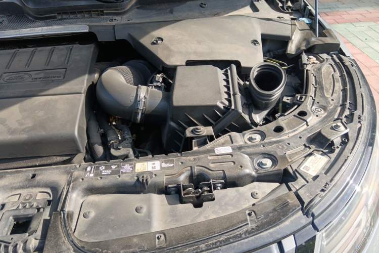 Used Land Rover Range Evoque 2020 249 PS R-DYNAMIC Sport Technology Custom Edition Engine Bay Left