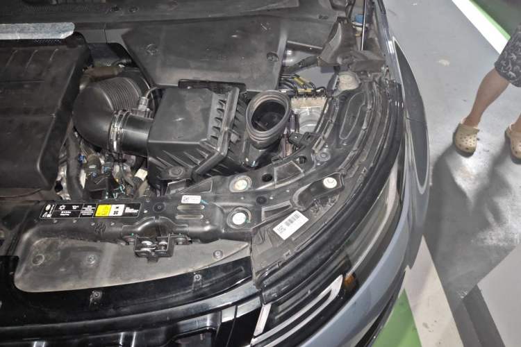 Used Land Rover Range Evoque 2020 249 PS R-DYNAMIC S First-Edition Sport Custom Edition Engine Bay Left