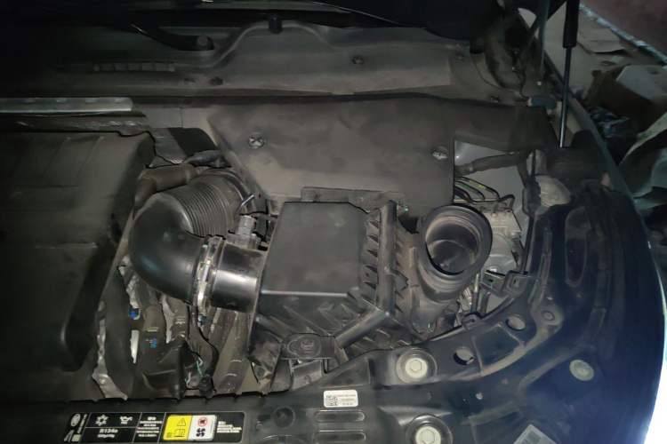 Used Land Rover Range Evoque 2020 249 PS R-DYNAMIC S Sport Edition Engine Bay Left