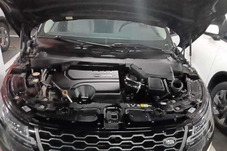 Used Land Rover Range Evoque 2020 249 PS R-DYNAMIC S Sport Edition Engine Bay