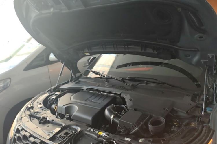 Used Land Rover Range Evoque 2020 249 PS R-DYNAMIC S Sport Edition Engine Bay