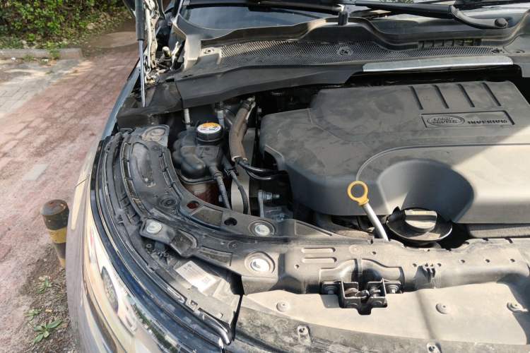 Used Land Rover Range Evoque 2020 249 PS R-DYNAMIC Sport Technology Custom Edition Engine Bay Right