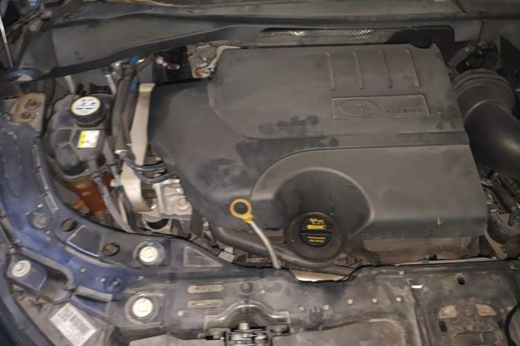 Used Land Rover Range Evoque 2020 249 PS R-DYNAMIC S Blackened Sport Technology Edition Engine Bay Right