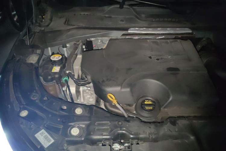 Used Land Rover Range Evoque 2020 249 PS R-DYNAMIC S Sport Edition Engine Bay Right