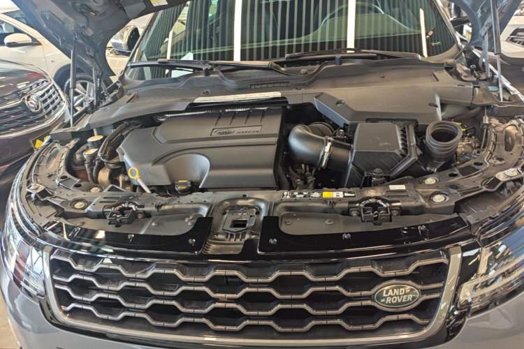 Used Land Rover Range Evoque 2020 249 PS R-DYNAMIC SE Sport Technology Edition Engine Bay