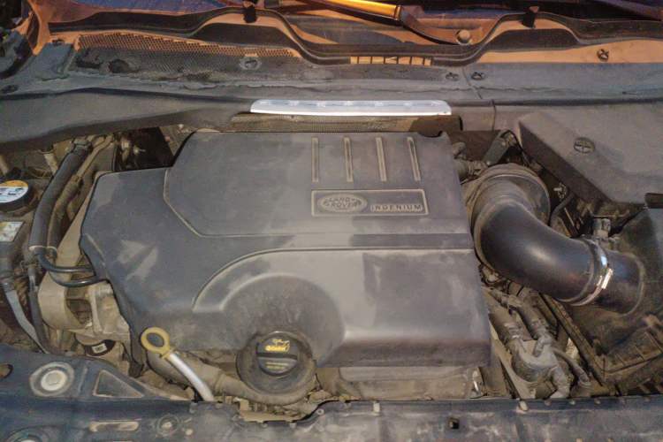 Used Land Rover Range Evoque 2020 249 PS R-DYNAMIC SE Sport Technology Edition Engine Bay