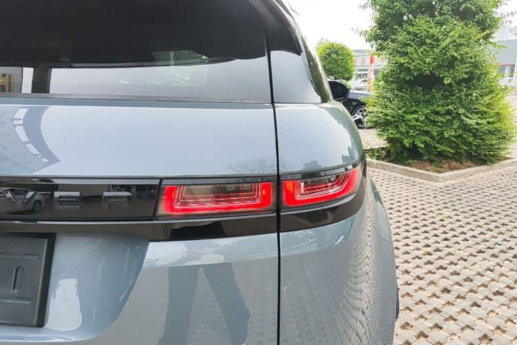 Used Land Rover Range Evoque 2020 249 PS R-DYNAMIC S Blackened Sport Technology Edition Exterior 3