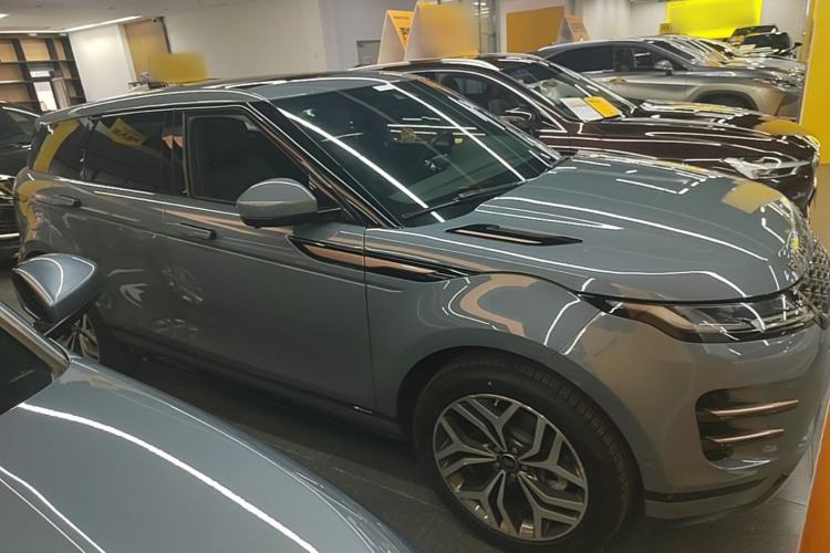 Used Land Rover Range Evoque 2020 249 PS R-DYNAMIC SE Sport Technology Edition Front Right 45 Deg