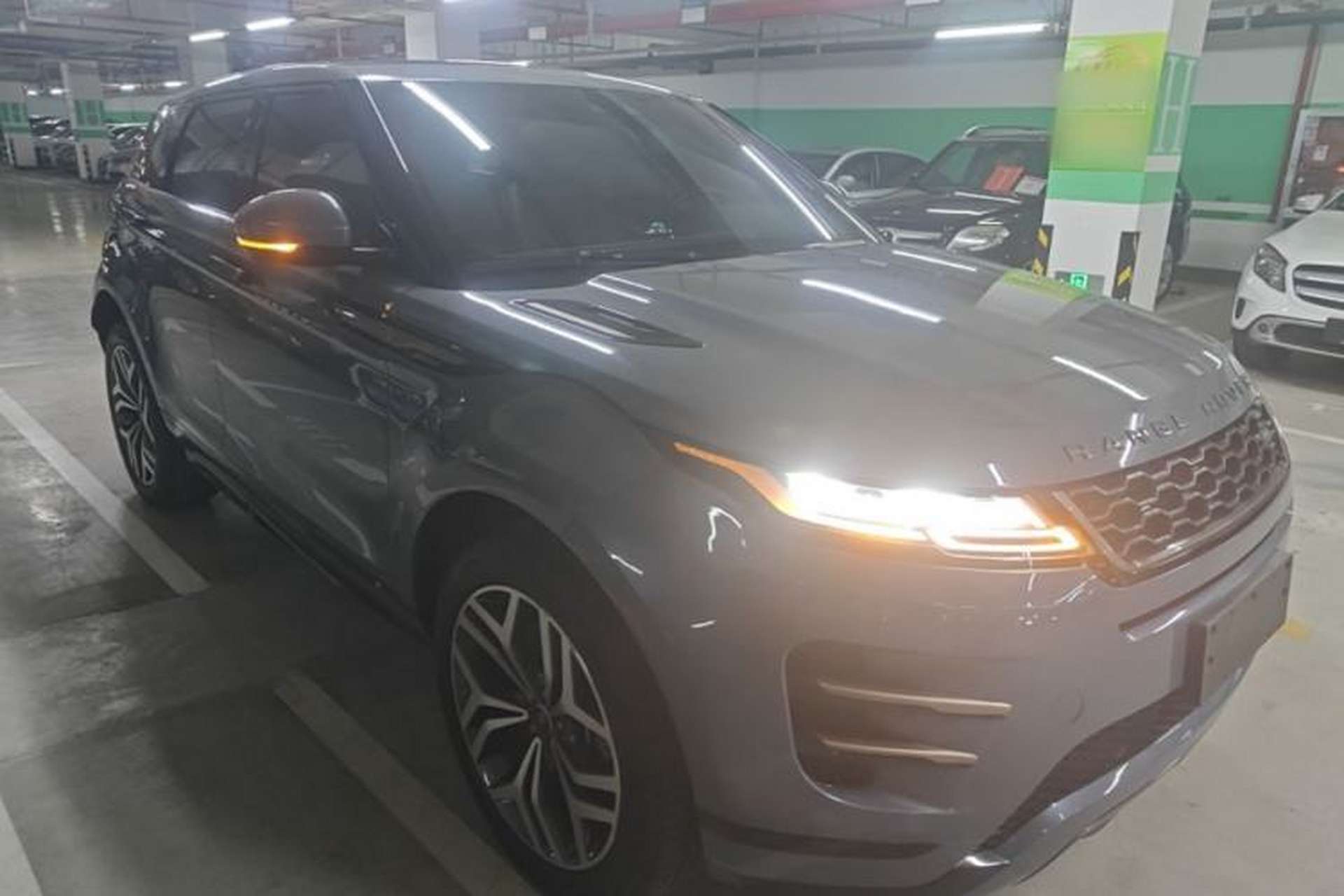 Used Land Rover Range Evoque 2020 249 PS R-DYNAMIC S Sport Edition Front Right 45 Deg