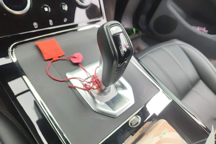 Used Land Rover Range Evoque 2020 249 PS R-DYNAMIC S Black Edition Sport Version Gear Lever