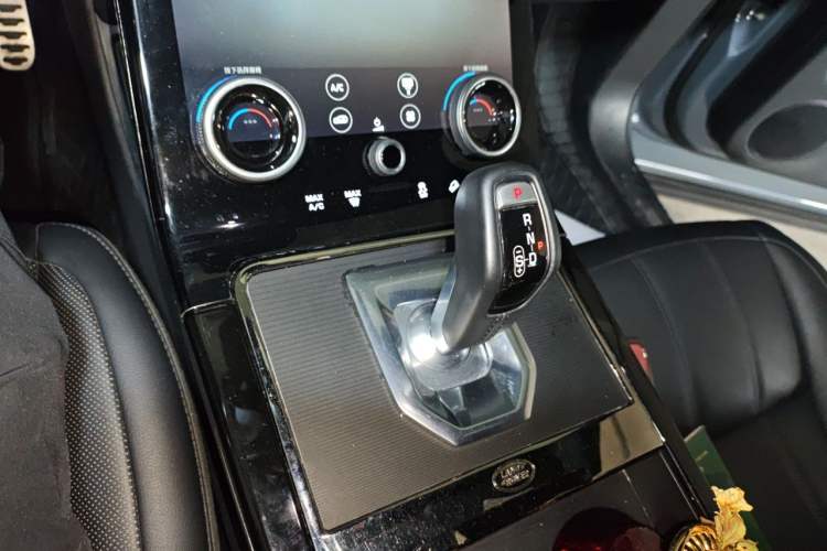 Used Land Rover Range Evoque 2020 249 PS R-DYNAMIC SE Sport Technology Edition Gear Lever