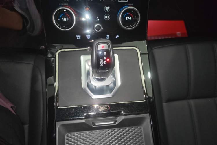 Used Land Rover Range Evoque 2020 249 PS R-DYNAMIC S Black Edition Sport Version Gear Lever