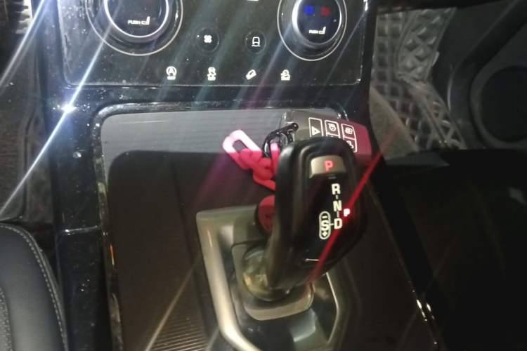 Used Land Rover Range Evoque 2020 249 PS R-DYNAMIC S Sport Edition Gear Lever