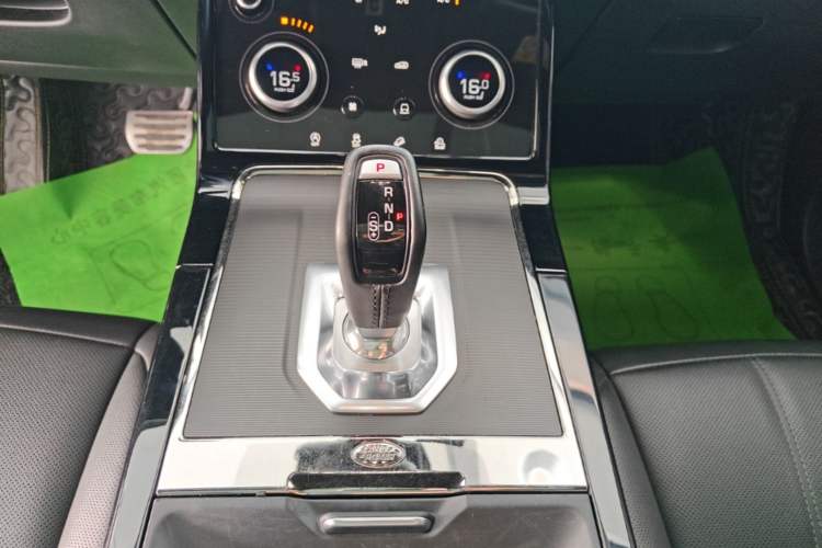 Used Land Rover Range Evoque 2020 249 PS R-DYNAMIC S Sport Edition Gear Lever