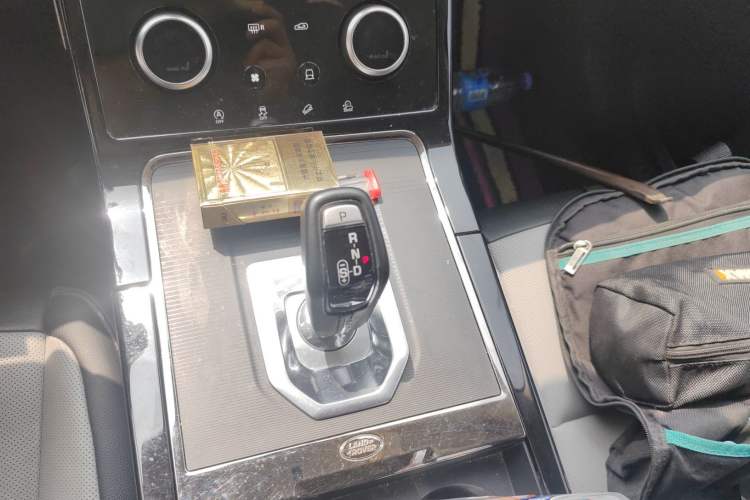 Used Land Rover Range Evoque 2020 249 PS R-DYNAMIC S Sport Edition Gear Lever