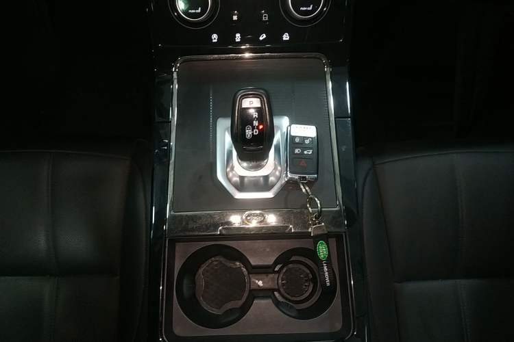 Used Land Rover Range Evoque 2020 249 PS R-DYNAMIC S Sport Edition Gear Lever