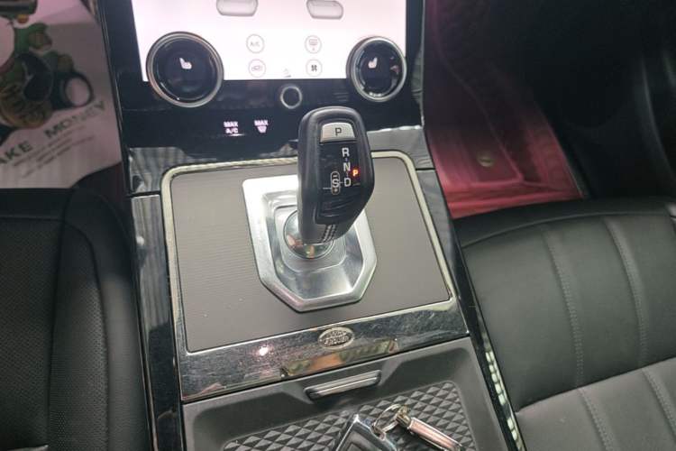 Used Land Rover Range Evoque 2020 249 PS R-DYNAMIC SE Sport Technology Edition Gear Lever